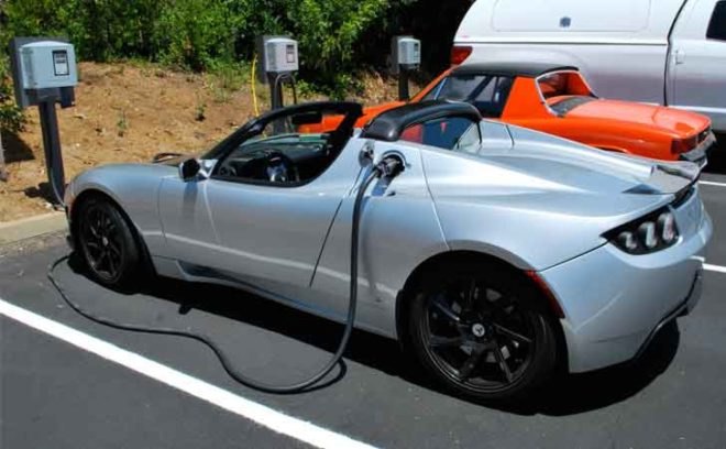 Tesla Roadster, test drive, EV, electric vehicle, electric car, electric sports car, Laura K. Cowan, Silicon Valley, Tesla, Tesla headquarters, Tesla Palo Alto, green automotive design, alternative transportation, green transportation, Tesla EV, Tesla Roadster Sport, Tesla plug-in EV