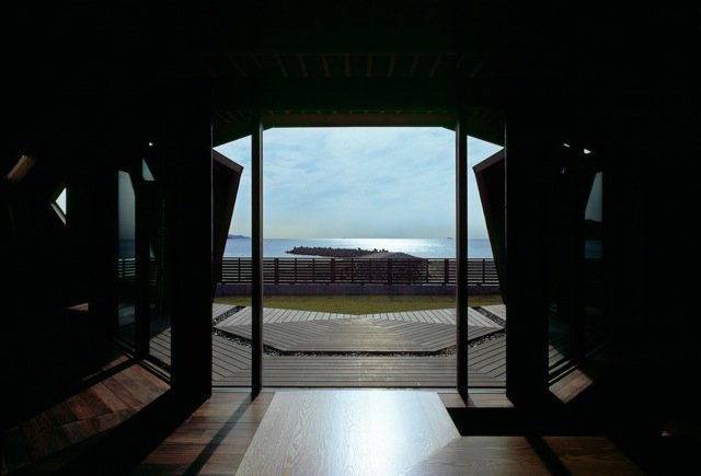 Daylighting, green design, sustainable design, eco-design, Takeshi Hirobe, Seaside home, shell house, rainwater runoff, Chiba Minamiboso, Japan, rainwater runoff, rosewood, sustainable materials