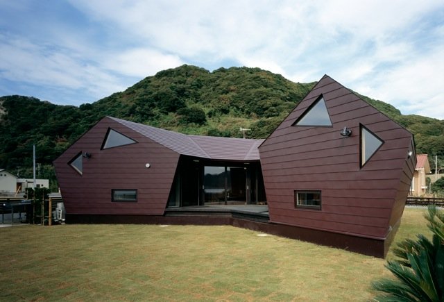 Daylighting, green design, sustainable design, eco-design, Takeshi Hirobe, Seaside home, shell house, rainwater runoff, Chiba Minamiboso, Japan, rainwater runoff, rosewood, sustainable materials