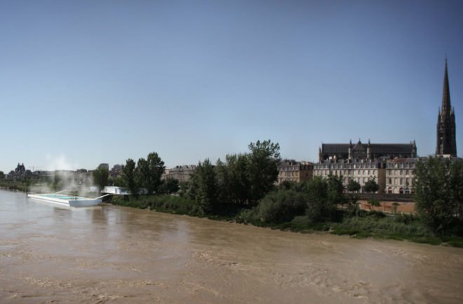 green design, eco design, sustainable design, cargotecture, floating pool, barge pool, repurposed barge, shipping containers, Bordeaux, France, 2:pm Architecture, water filtration system, River Garonne