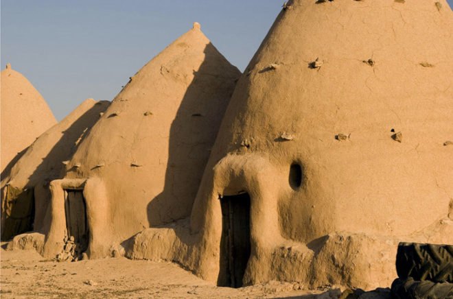 Historical architecture, Middle Eastern Architecture, green design, eco design, sustainable design, Earth Architecture, Syria, Beehive houses, mud houses, desert dwellers, Middle East
