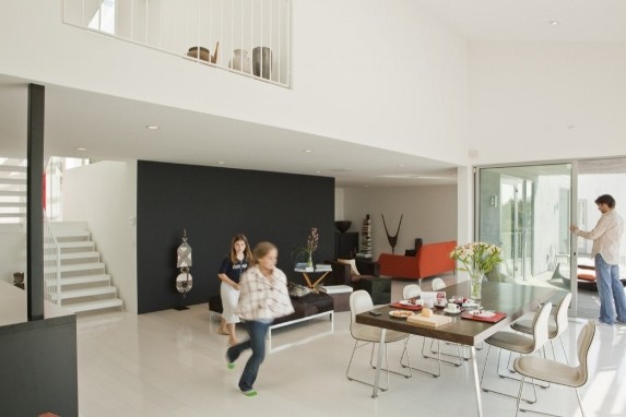 jovanovic residence, dr sascha jovanovic, lorcan o'herlihy, sustainable design green design, passive design, brise soleil, shade screen, green architecture, green renovation