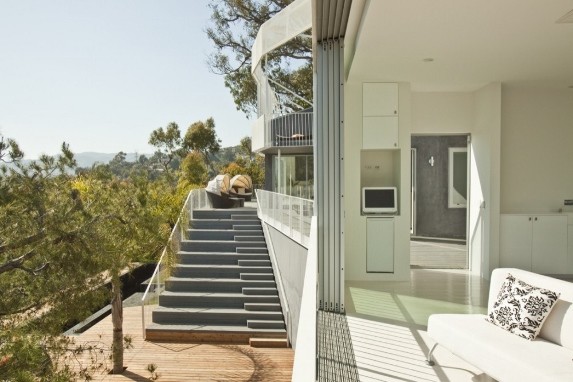 jovanovic residence, dr sascha jovanovic, lorcan o'herlihy, sustainable design green design, passive design, brise soleil, shade screen, green architecture, green renovation