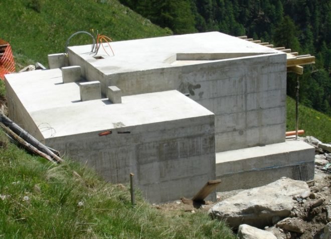 Personeni Raffaele Schärer Architects, livestock shelter, solar power, low carbon footprint, locally acquired materials, sustainable development, green design, sustainable design, switzerland, Herens district, eco-design