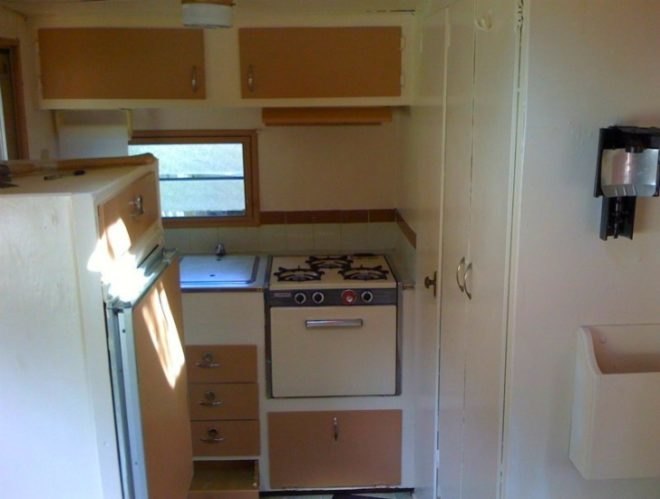 Trailer Hair Salon, Holiday Hair Studio, green renovation, trailer, camper, caravan, remodeled camper, portland