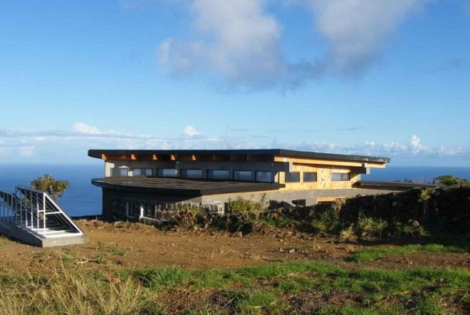 green design, sustainable design, wind power, solar energy, Rapa Nui National Park, Easter Island, Visitor Center, Centro de Recepción de Visitantes de la Aldea Ceremonial de Orongo, recycled materials, composting toilets, rainwater recycling