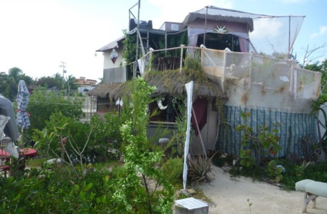 green design, eco design, sustainable design, Scott Mader, Rishi Sowa, Joysxee, garbage island, eco-island, wave powered washing machine, solar panels, solar power, man-made island, Isla Mujeres, floating island, artificial island, plastic bottles
