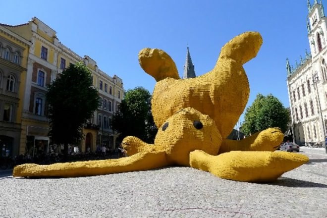 Big Yellow Rabbit, Florentijn Hofman, eco art, local materials, sweden, Stor Gul Kanin