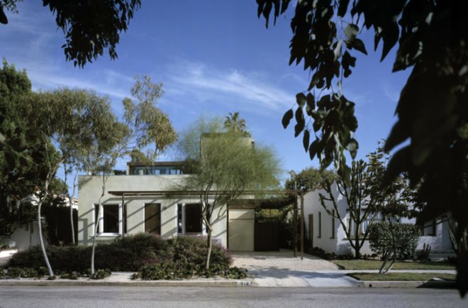 green design, eco design, sustainable design, Brooks Scarpa, Solar Umbrella, Venice Beach, Paul Rudolph, Umbrella House, recycled materials, solar canopy, soalr power, energy neutral, glass wall
