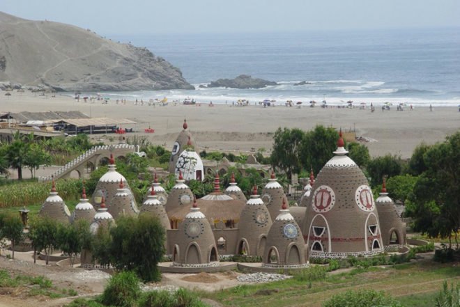 Sustainable Food,Sustainable Materials,Solar Power,Recycling / Compost,Green Resources,Green Materials,Green Holidays,Eco Tourism,Eco Travel,Art,Architecture,mud houses,peru,lima,pacific ocean,yoga,reiki,biodegradable materials,bamboo,organic vegetables,vegetarian food,healthy living,sand dunes
