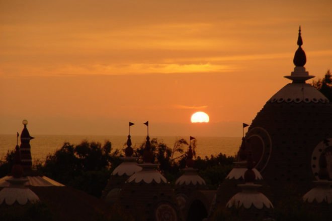 Sustainable Food,Sustainable Materials,Solar Power,Recycling / Compost,Green Resources,Green Materials,Green Holidays,Eco Tourism,Eco Travel,Art,Architecture,mud houses,peru,lima,pacific ocean,yoga,reiki,biodegradable materials,bamboo,organic vegetables,vegetarian food,healthy living,sand dunes