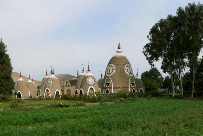 Sustainable Food,Sustainable Materials,Solar Power,Recycling / Compost,Green Resources,Green Materials,Green Holidays,Eco Tourism,Eco Travel,Art,Architecture,mud houses,peru,lima,pacific ocean,yoga,reiki,biodegradable materials,bamboo,organic vegetables,vegetarian food,healthy living,sand dunes