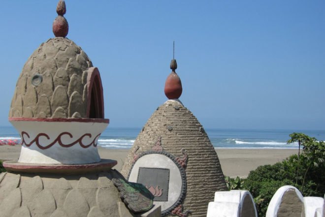 Sustainable Food,Sustainable Materials,Solar Power,Recycling / Compost,Green Resources,Green Materials,Green Holidays,Eco Tourism,Eco Travel,Art,Architecture,mud houses,peru,lima,pacific ocean,yoga,reiki,biodegradable materials,bamboo,organic vegetables,vegetarian food,healthy living,sand dunes