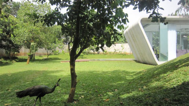 eco cooling house design, day lit house design, green roof, Indonesia green home, eco house, green home, natural cooling, eco house design, hallway pools, cooling pools,