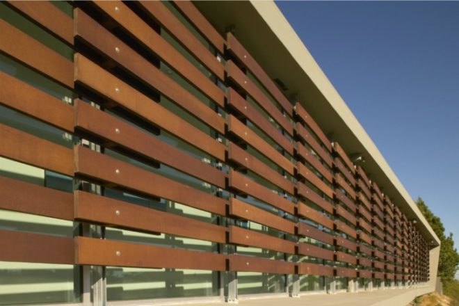 Skyline Residence, Belzberg Architects, local materials, hollywood hills, solar passive design, shade screen, natural ventilation