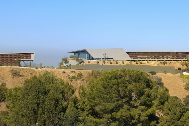 Skyline Residence, Belzberg Architects, local materials, hollywood hills, solar passive design, shade screen, natural ventilation