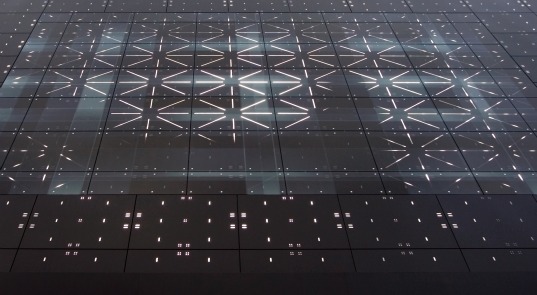 red dot awards, 3delux design, zeilgalerie redesign, frankfurt gallery design, shopping mall frankfurt, remodel design germany, LED design facade