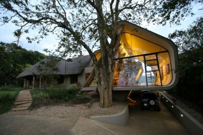 thatched, natural materials, energy efficiency, daylighting, Elmo Swart, Durban, South Africa, green building, wild landscape, eco design, sustainable building, sustainable design, green design, boutique, glazing
