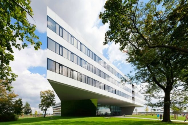 Adidas Laces, KadawittfeldArchitecktur, adidas, energy efficient design, daylighting, green roof, laces, germany