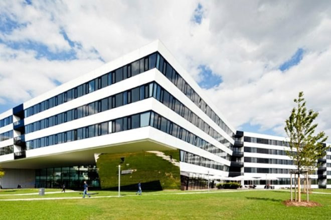 Adidas Laces, KadawittfeldArchitecktur, adidas, energy efficient design, daylighting, green roof, laces, germany