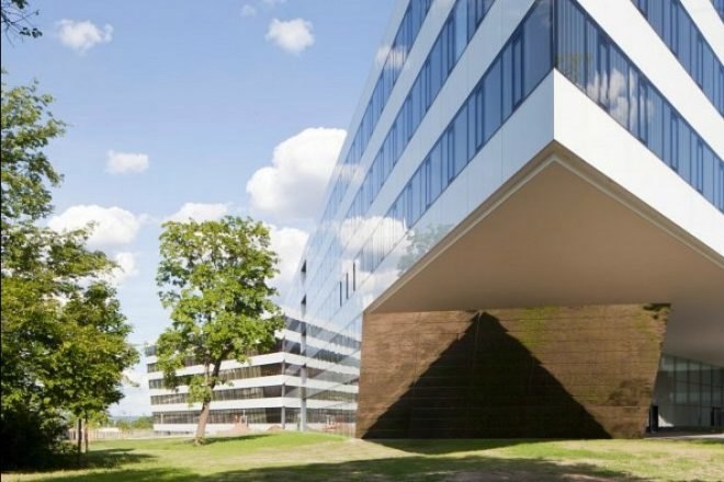 Adidas Laces, KadawittfeldArchitecktur, adidas, energy efficient design, daylighting, green roof, laces, germany