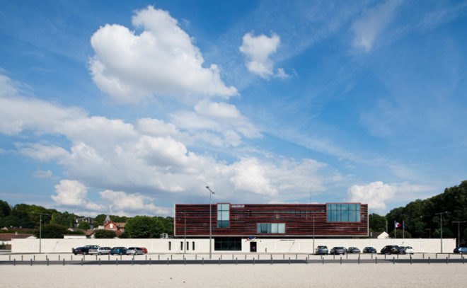 green design, eco design, sustainable design, Ameller, Dubois & Associes, police station, UNESCO World Heritage Site, Provins, France, glass curtain, copper louvers