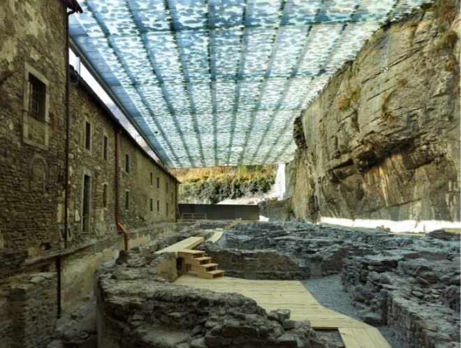 Couverture Ruine Archeologique, Savioz Fabrizzi Architectes, st. maurice abbey, disaster proof design, daylighting, floating roof, archaeology site