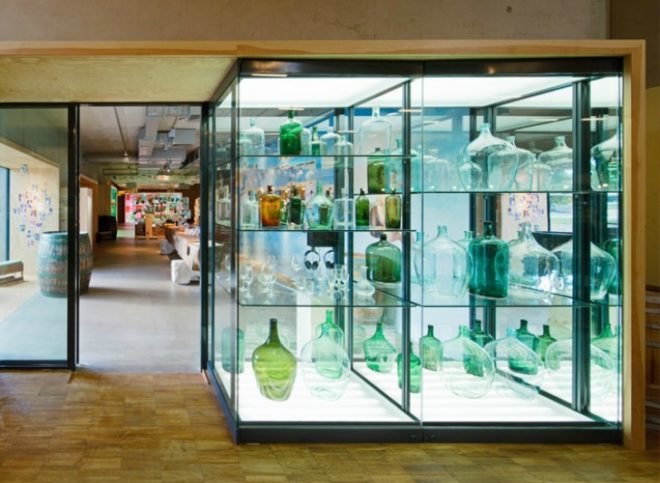 Genussregal, BWM Architekten und Partner, cargotecture, shipping containers, austria, local food, wine shop, sustainable food