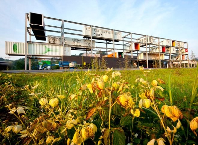 Genussregal, BWM Architekten und Partner, cargotecture, shipping containers, austria, local food, wine shop, sustainable food