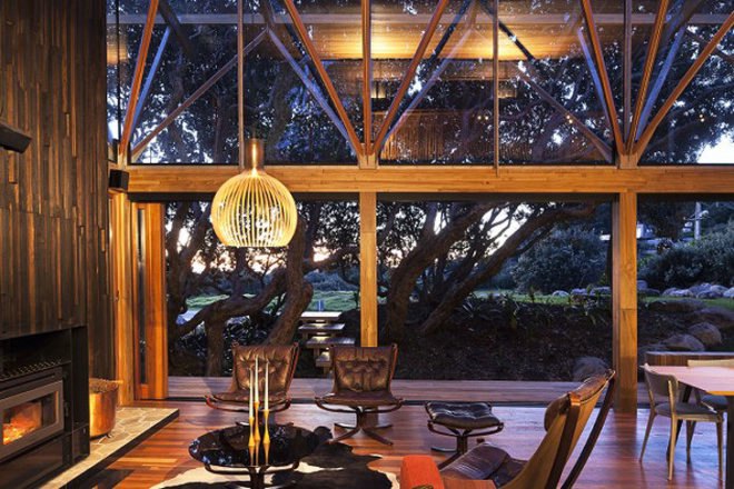 green design, eco design, sustainable design, beach house, herbst Architecture, Pohutukawa trees, New Zealand, Auckland, tree house, glass curtain