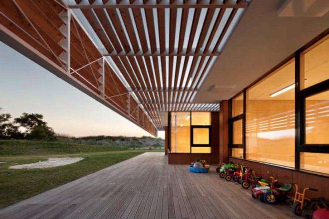 green building, green design, eco building, eco design, Europe green school,eco green school, green kindergarten design,Austrian green kindergarten, eco school, green school, daylighting in school, classroom skylight, open school floor plan, earth tube,