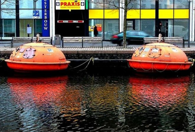 Oil Rig escape pods, survival capsules, Capsule Hotel, the netherlands, floating hotel, denis oudendijk