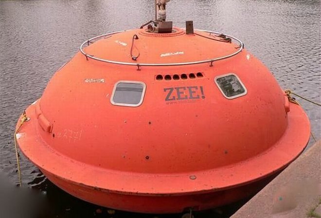 Oil Rig escape pods, survival capsules, Capsule Hotel, the netherlands, floating hotel, denis oudendijk
