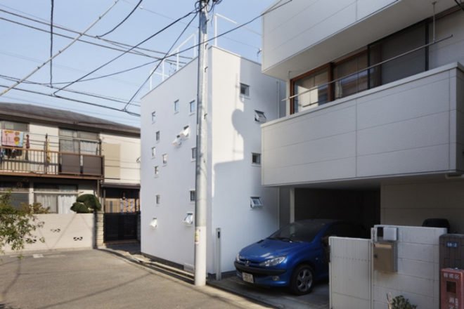 Takeshi Hosaka Architects, tiny house, contemporary Japanese home design,Japanese home addition, Japan eco design, skylights, building design for deaf, pixelated, green design, mini house, Japan green house, Tokyo green house, eco home, eco home design, green addition,