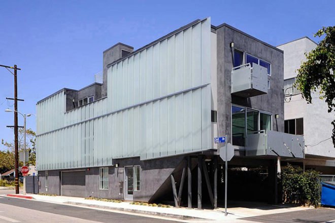green design, eco design, sustainable design, Sander Architects, sustainable wood, double skin facade, natural lighting, low-flush toilets, Venice Beach, Venice Canal, California, Glass Townhouse, condominiums, solar gain, low-VOC paint, bamboo flooring
