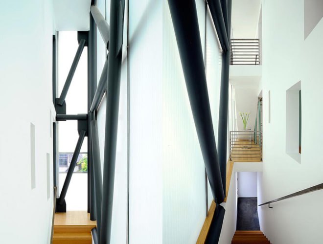 green design, eco design, sustainable design, Sander Architects, sustainable wood, double skin facade, natural lighting, low-flush toilets, Venice Beach, Venice Canal, California, Glass Townhouse, condominiums, solar gain, low-VOC paint, bamboo flooring