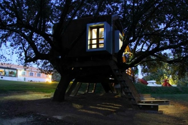 Rooted Treehouse, Urbanarbolismo, treehouse, spain, cork, tree, green design,
