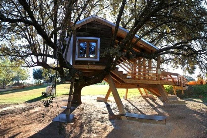 Rooted Treehouse, Urbanarbolismo, treehouse, spain, cork, tree, green design,