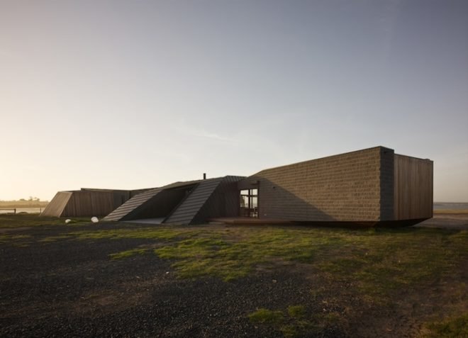 energy efficiency, green design, sustainable design, eco design, Australia, passive design, glazing, solar gain, bucolic landscape, origami-shaped