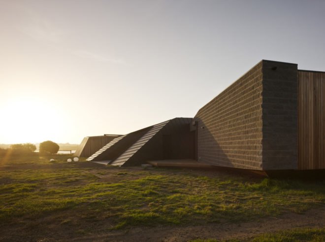 energy efficiency, green design, sustainable design, eco design, Australia, passive design, glazing, solar gain, bucolic landscape, origami-shaped