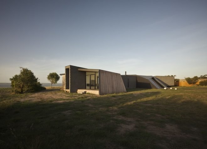 energy efficiency, green design, sustainable design, eco design, Australia, passive design, glazing, solar gain, bucolic landscape, origami-shaped
