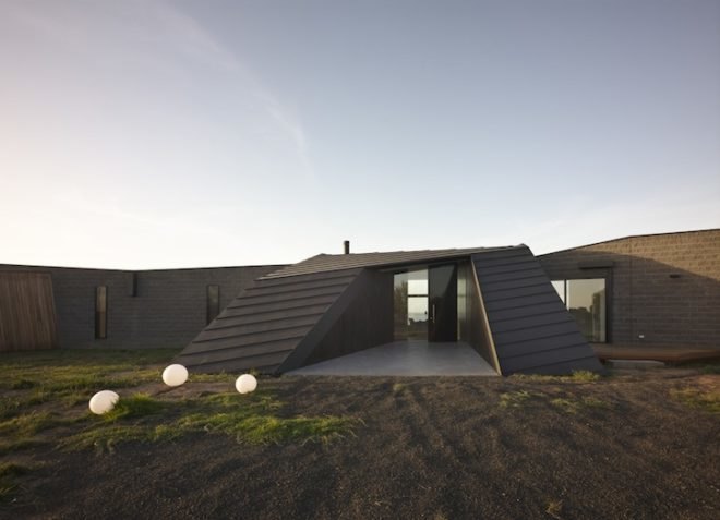 energy efficiency, green design, sustainable design, eco design, Australia, passive design, glazing, solar gain, bucolic landscape, origami-shaped