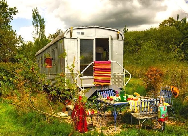 adaptive reuse, creative reuse, renovation, trailer, France, Pierre Arnoux, Happy Hippy House, green design, sustainable design, Jardin de la Licorne, abandoned buildings, eco design, green design