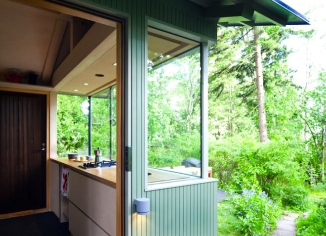 minimalist, light footprint, low carbon footprint, sustainable building, solar power, seaside, city cottage, Helsinki, Finland, urban life, Palva family, Verstas Architects, green design, sustainable design, eco-design