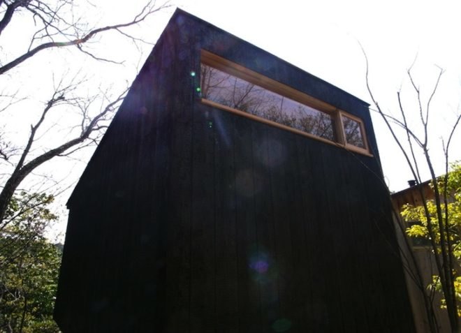 Koji Kakiuchi, hut, nara, japan, torri corridor, green design, eco-design, sustainable design, small footprint, charred timber, japanese cedar, sheltered terrace
