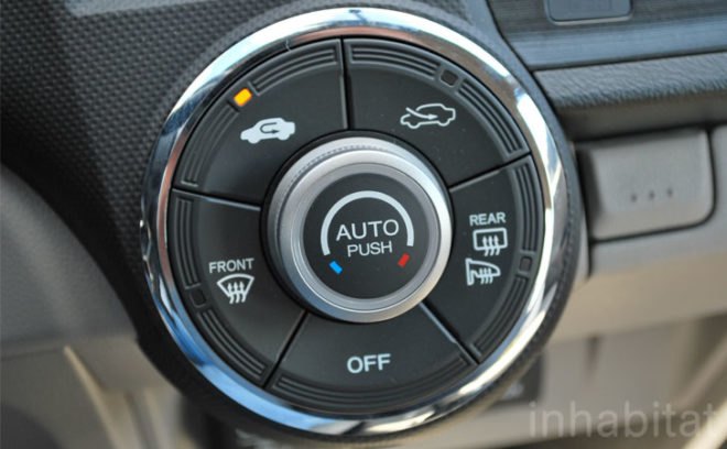Honda Insight, test drive, Inhabitat test drive, Honda hybrid, Honda Insight hybrid, electric hybrid, electric vehicle, electric car, green transportation, green automotive design, alternative transportation, Laura K. Cowan, Transportation Editor, Laura Cowan
