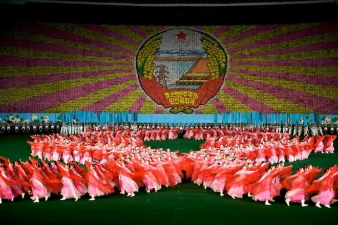 A Night In Pyongyang, Werner Kranwetvogel, mass games, north korea, group performances, living art