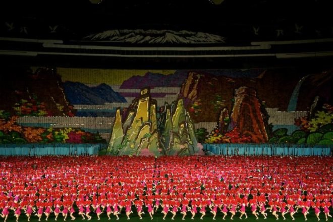 A Night In Pyongyang, Werner Kranwetvogel, mass games, north korea, group performances, living art