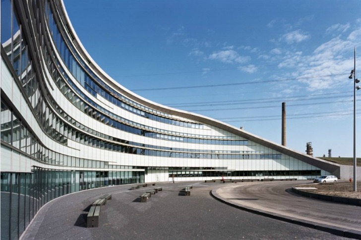 BP's Green-Roofed Refinery Office in The Netherlands is Explosion Proof