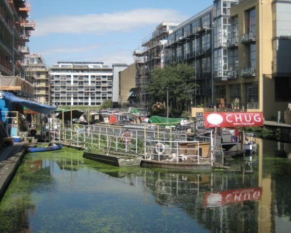 Water Issues,Urban design,Urban farming,Sustainable Food,social design,Modern Pets,London,Green Transportation,Bicycles,Floating Houses,floating community,floating vegetable patch,ducks as pets,lodnon floating community,british canals,narrow boat